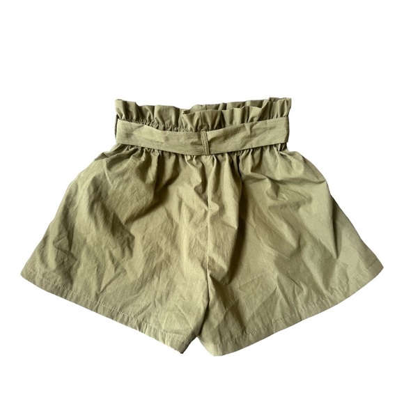 🆕Khaki short pants - Picture 2 of 3